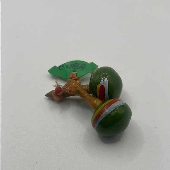 Green Maracas Cuba pin - Picture 1 of 6